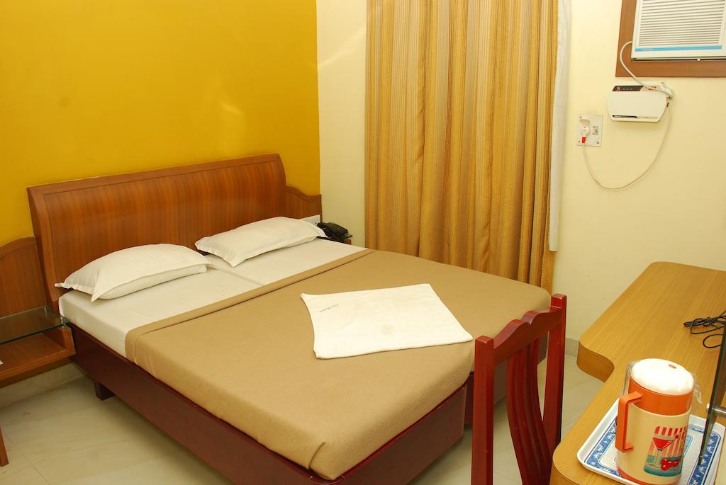 City Manor Hotel Madrás Habitación foto